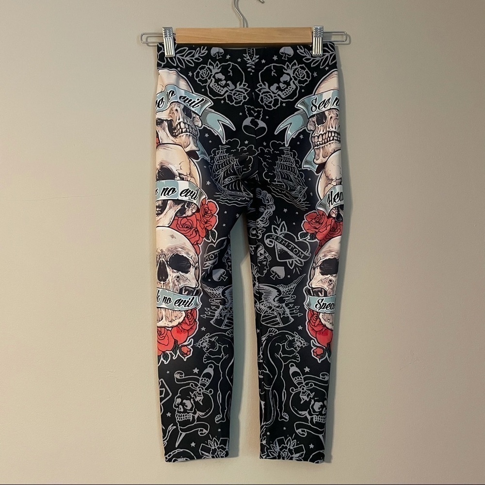 Gearbunch See, Hear, Speak No Evil Black Skull Capris Size XS - Picture 8 of 9